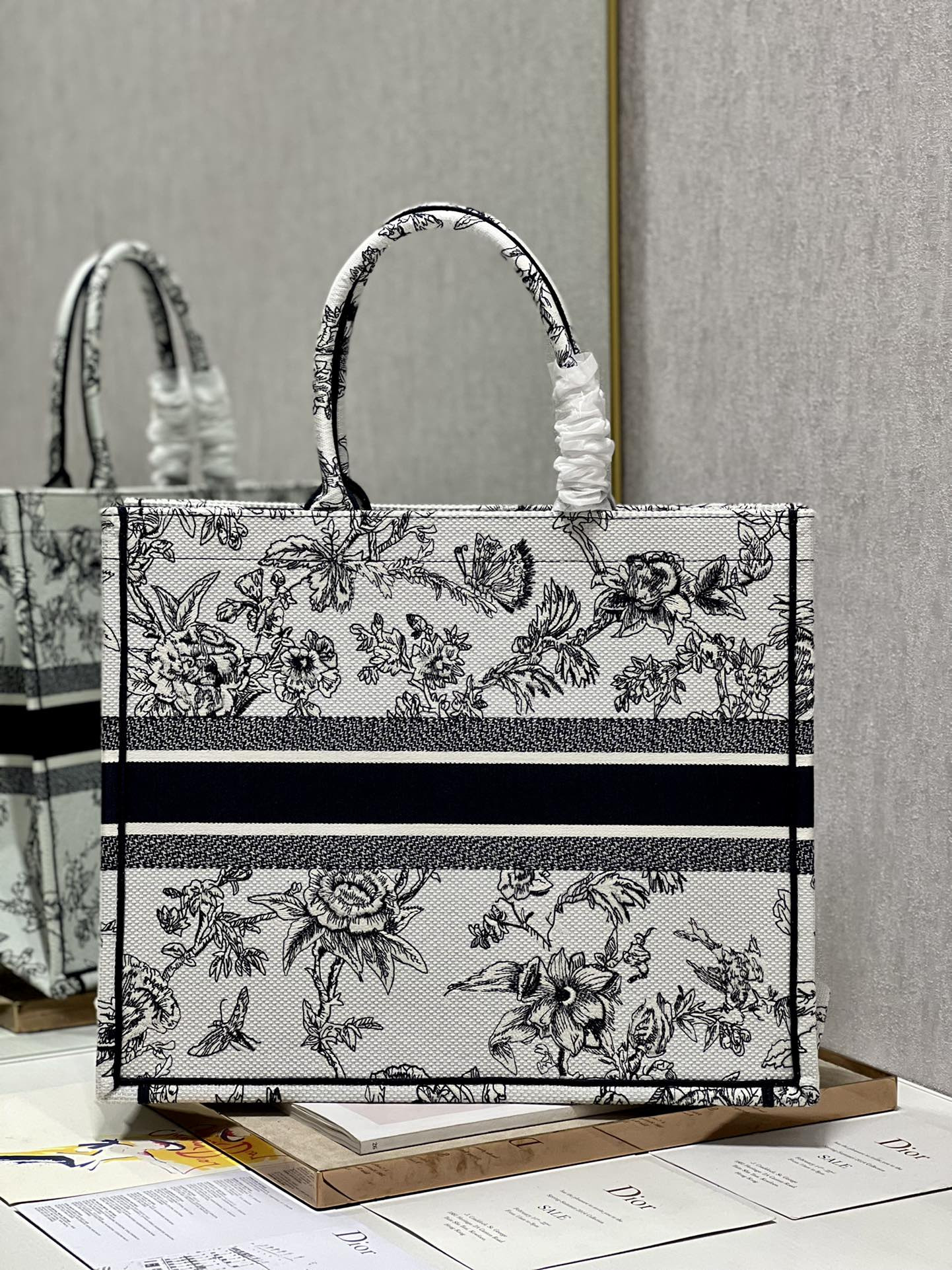 Large D10r Book Tote