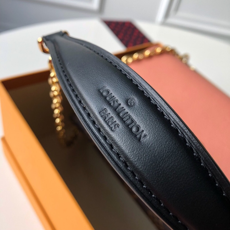 L0vis Vvtt0n Saint Placide Chain Bag