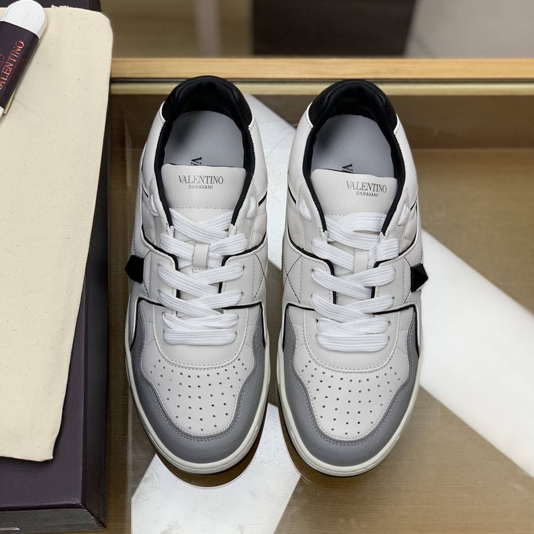 Va1e*ntin0 sneakers