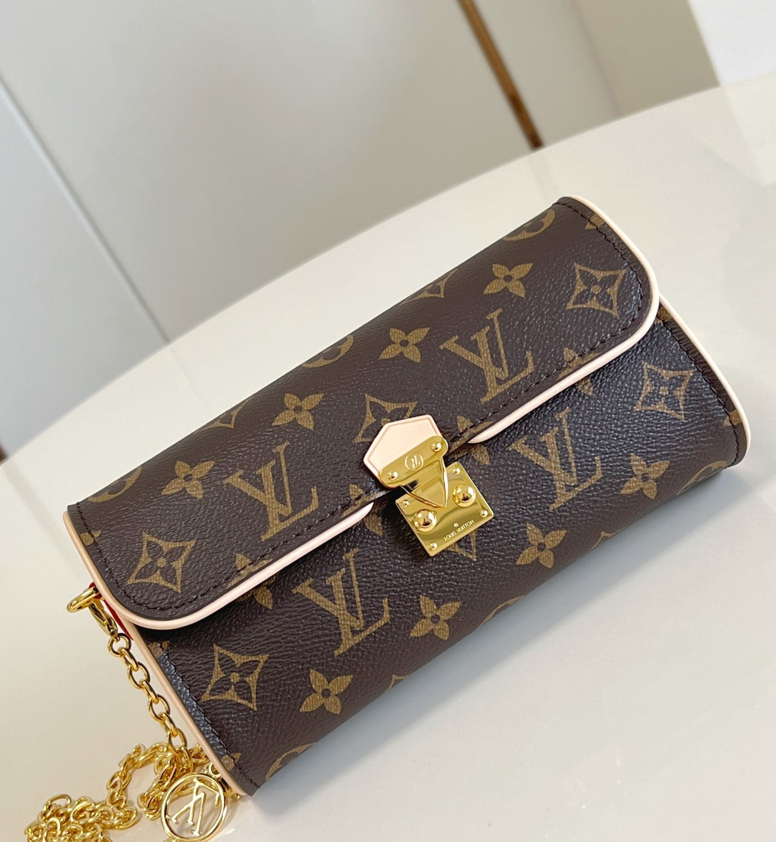 L0vis Vvtt0n Pochette Camille Handbag