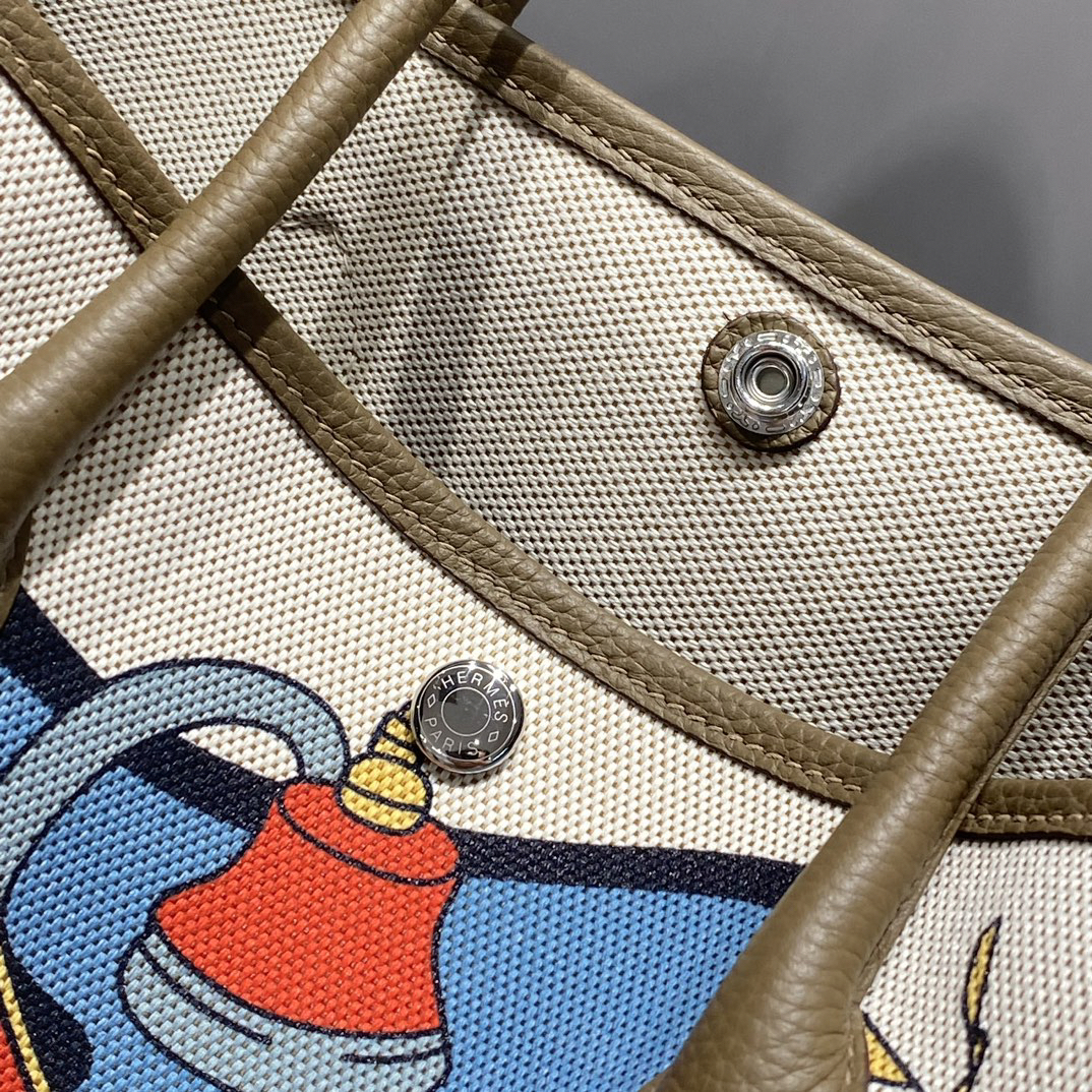 H**me5 painted graffiti French fjord imported original cowhide wax thread sewing master craft painted canvas 36*30cm