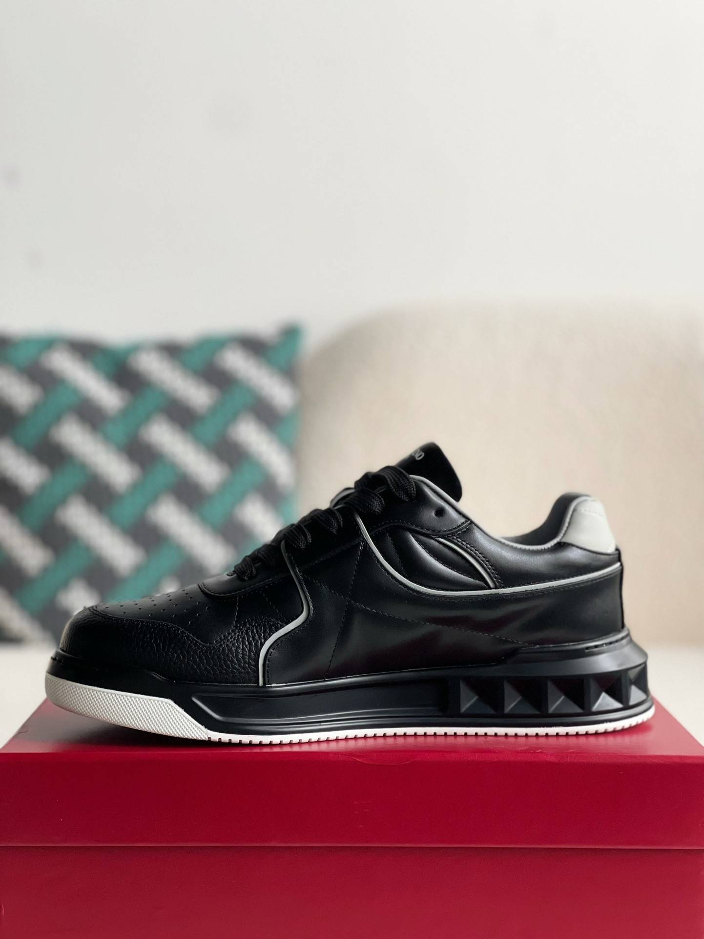 Va1e*ntin0 One Stud Sneakers