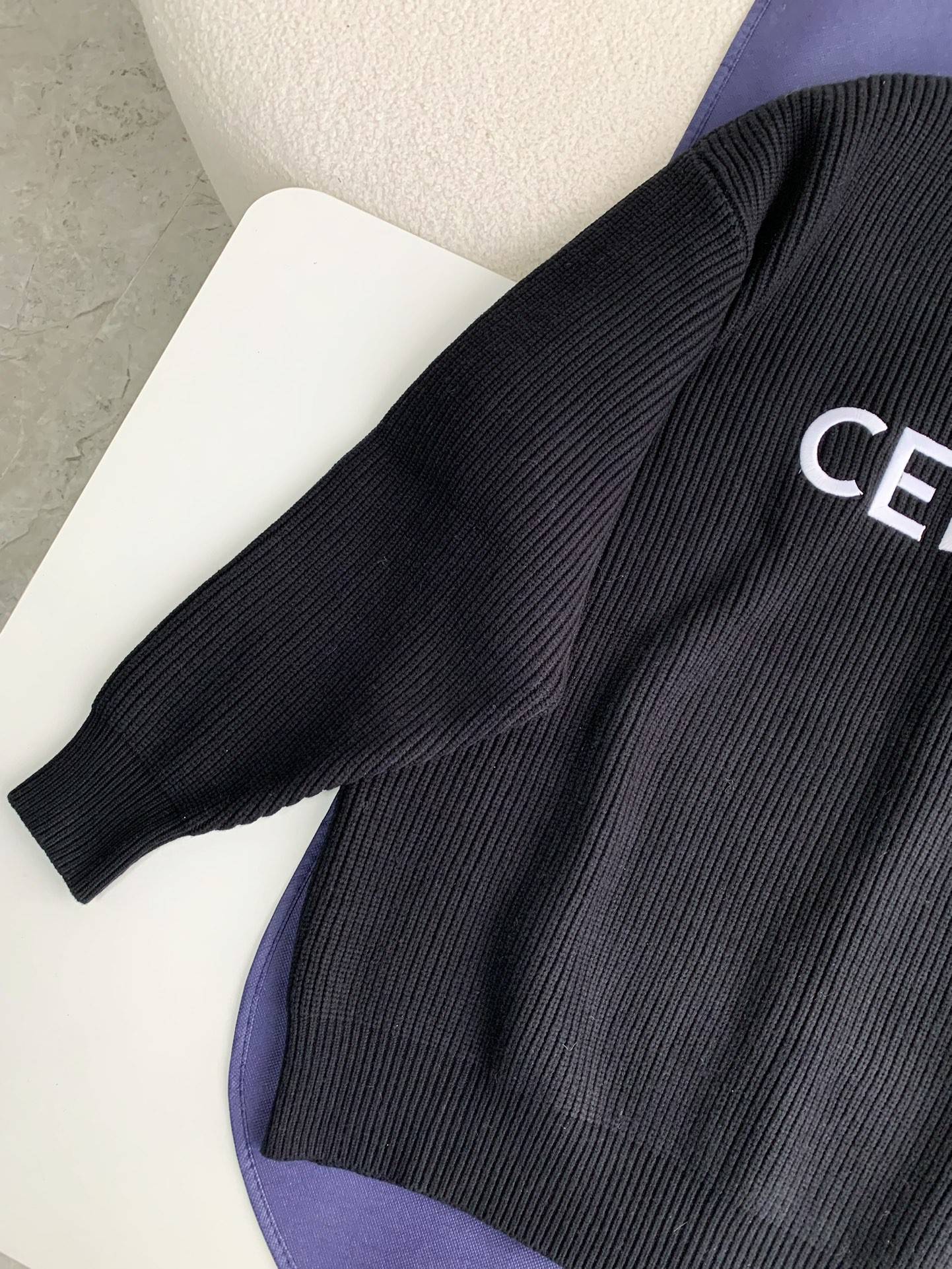 Ce1i*e sweater knitted material