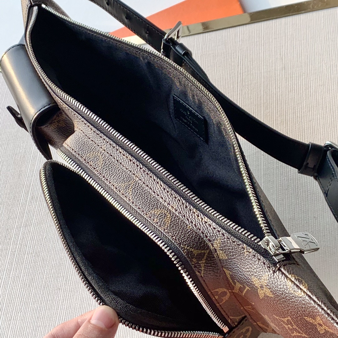 L0vis Vvtt0n Bumbag Bag