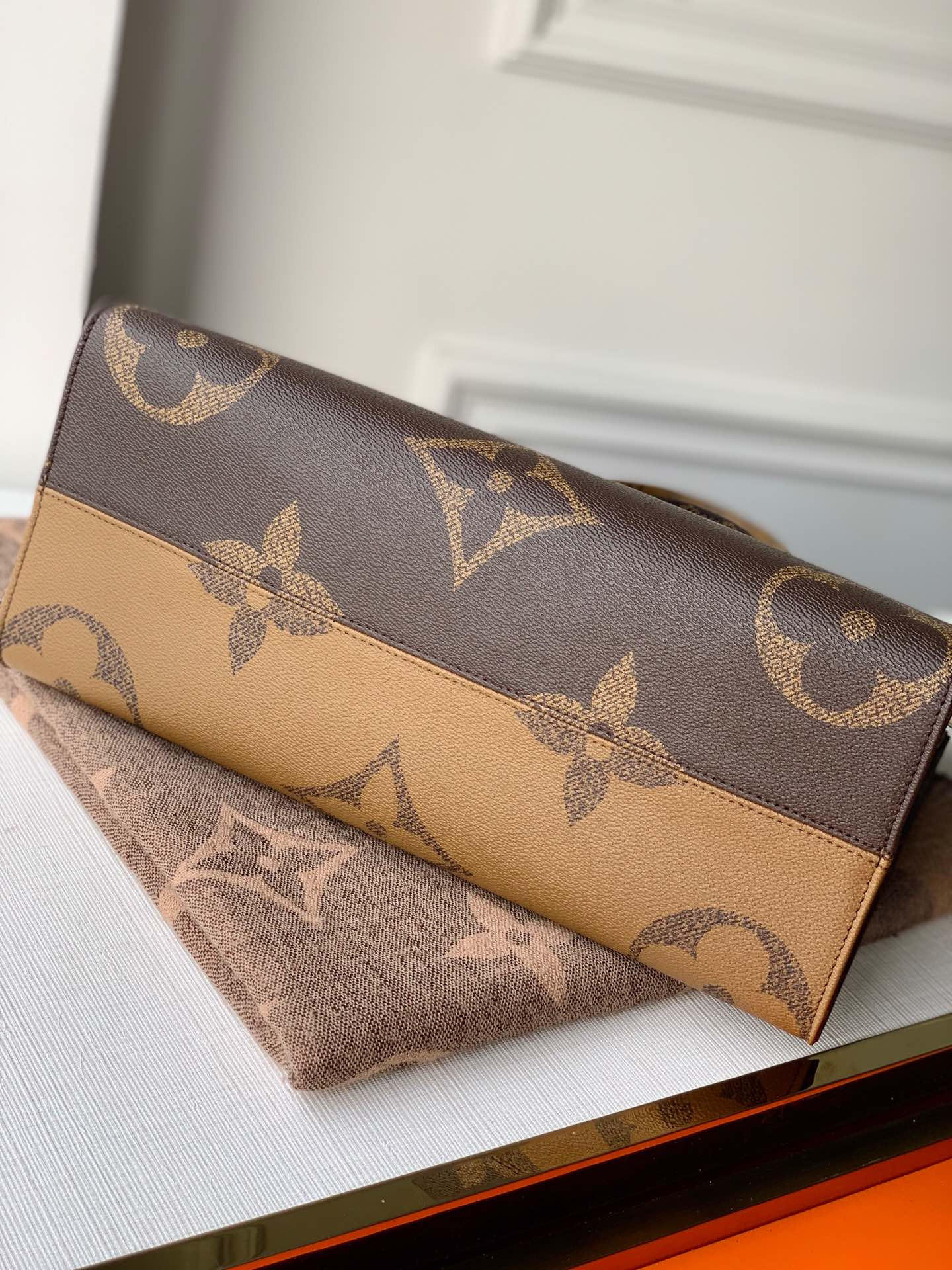 L0vis Vvtt0n Onthego Bag