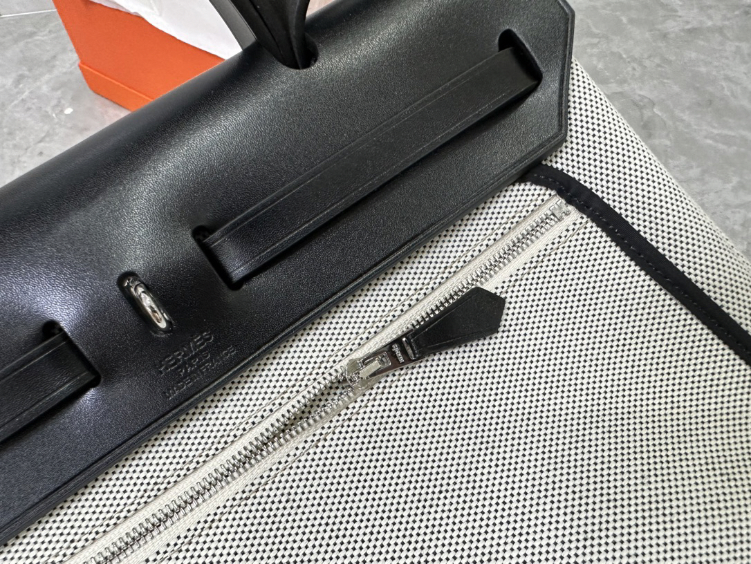 H**me5 limited edition color matching Herbag Size: 31cm