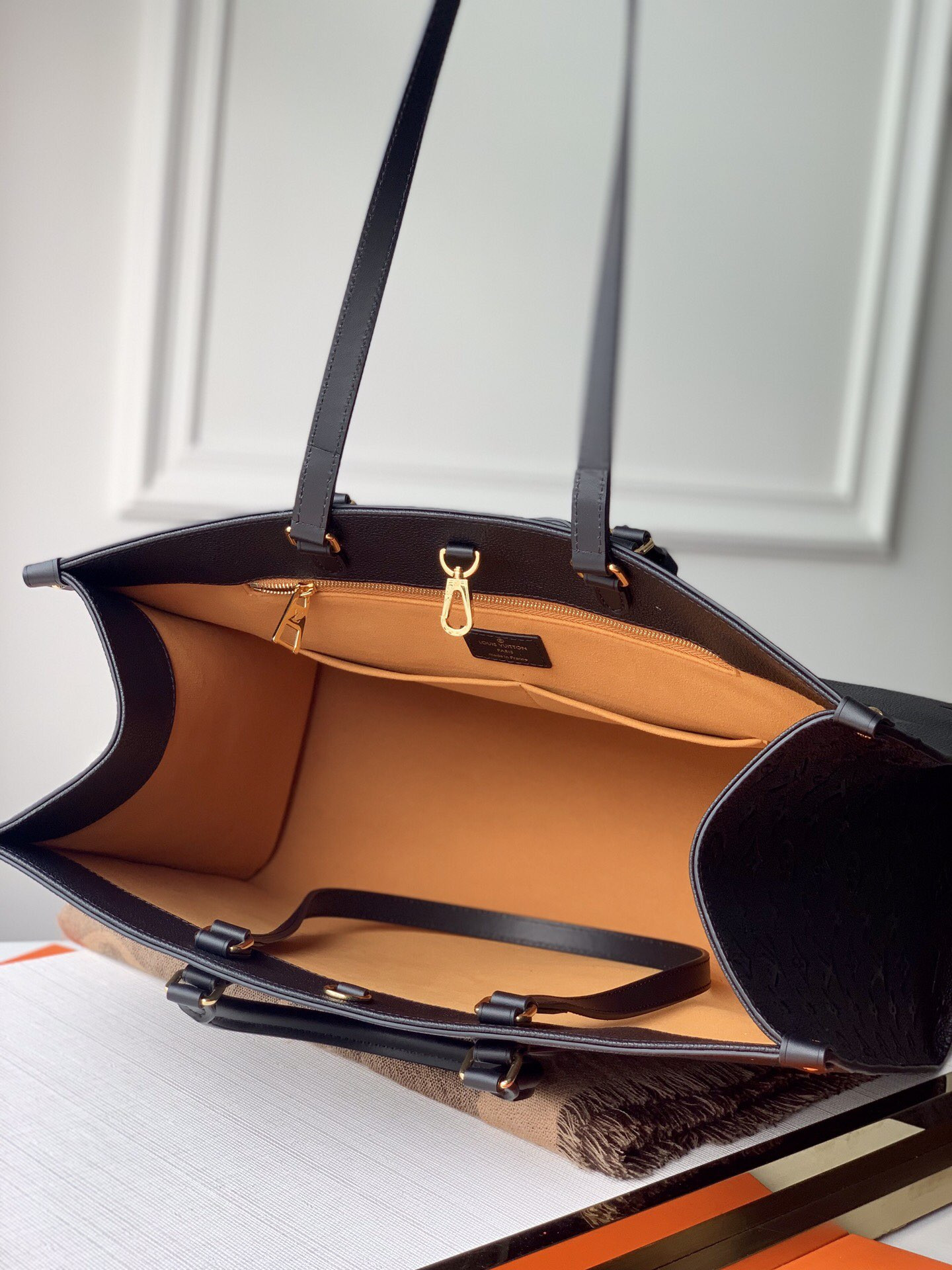 L0vis Vvtt0n Onthego Bag