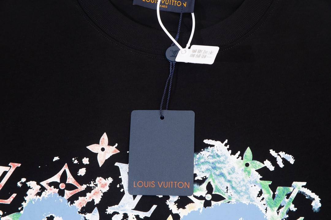 L0vis Vvtt0n 230,000 new T-shirts for spring and summer