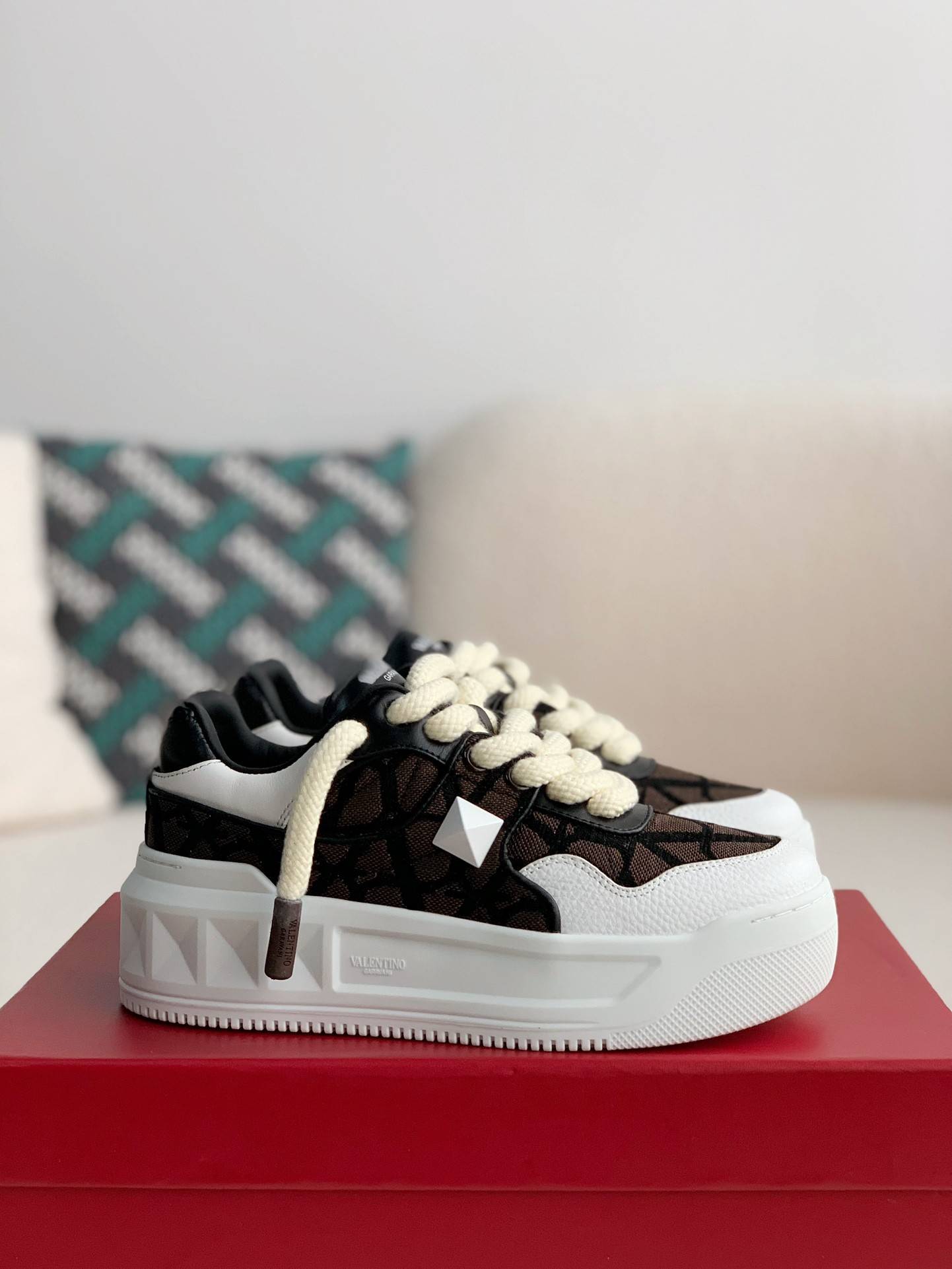 Va1e*ntin0 One Stud Sneakers