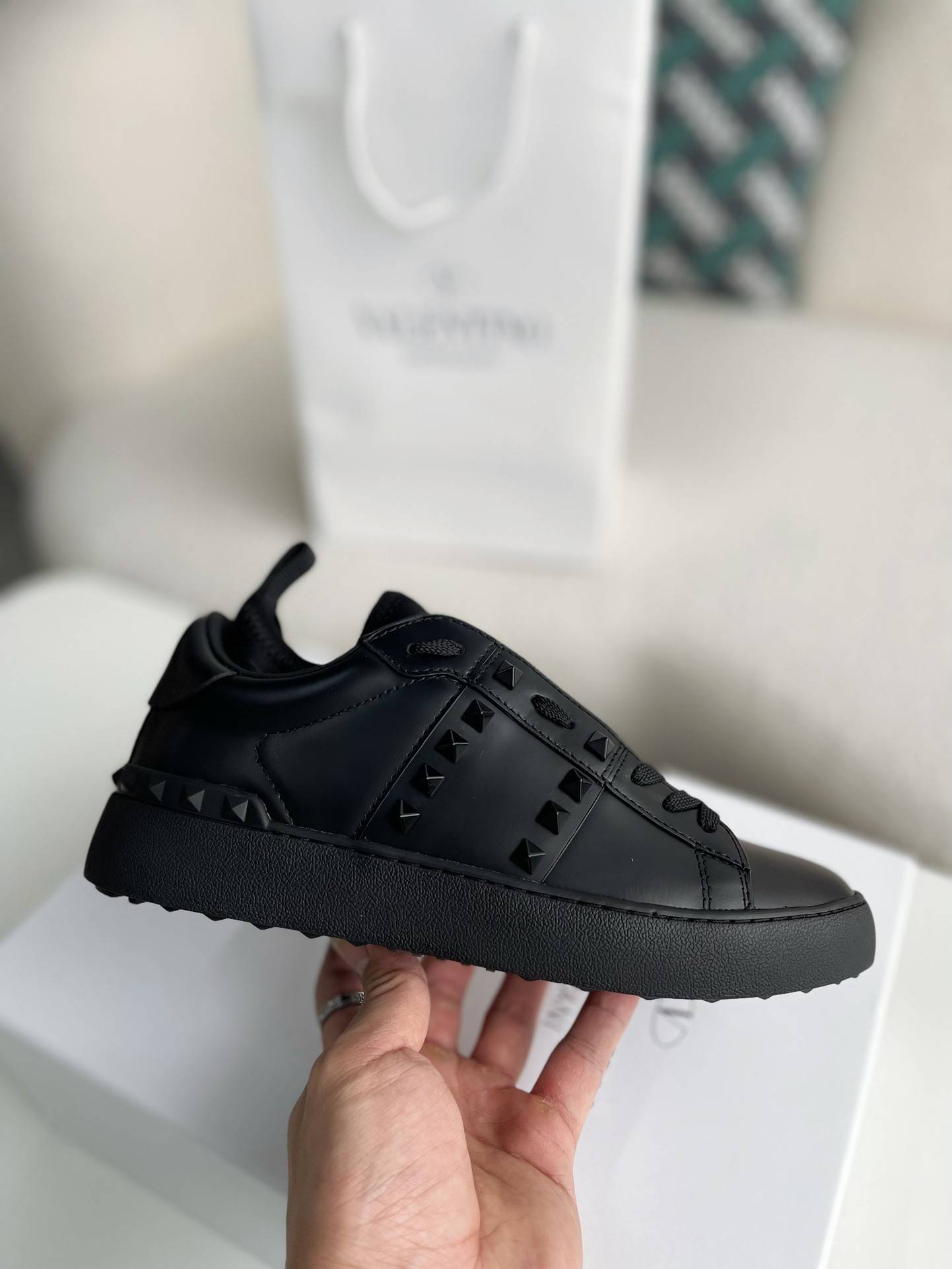 Va1e*ntin0 One Stud Sneakers
