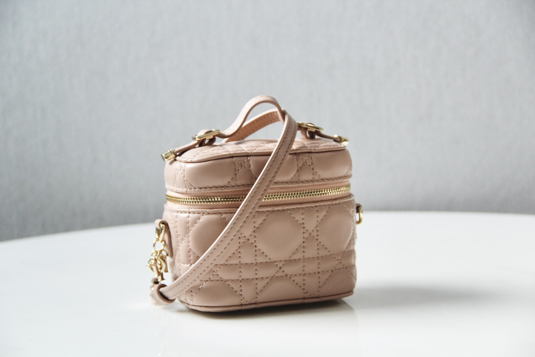 D10r Mini Travel Vanity