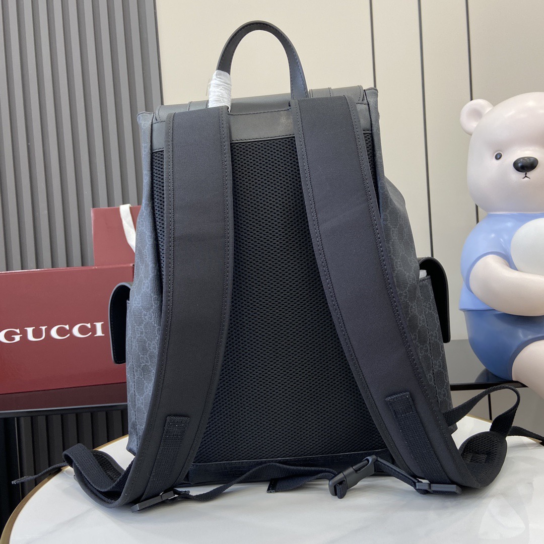 Gvc*1 Backpack Model: 495563. Size: 34*42*16cm