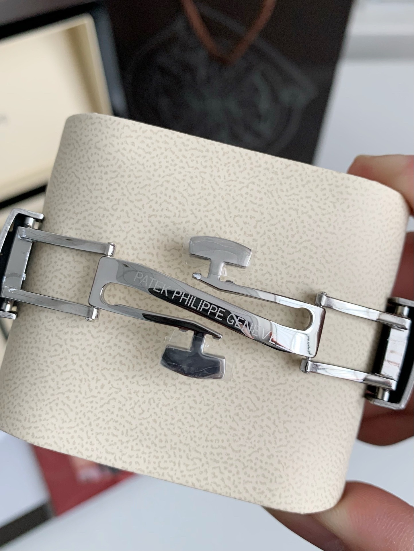 Pat*k Phi1i*pe Custom Gree n grenade 5167R series Watch