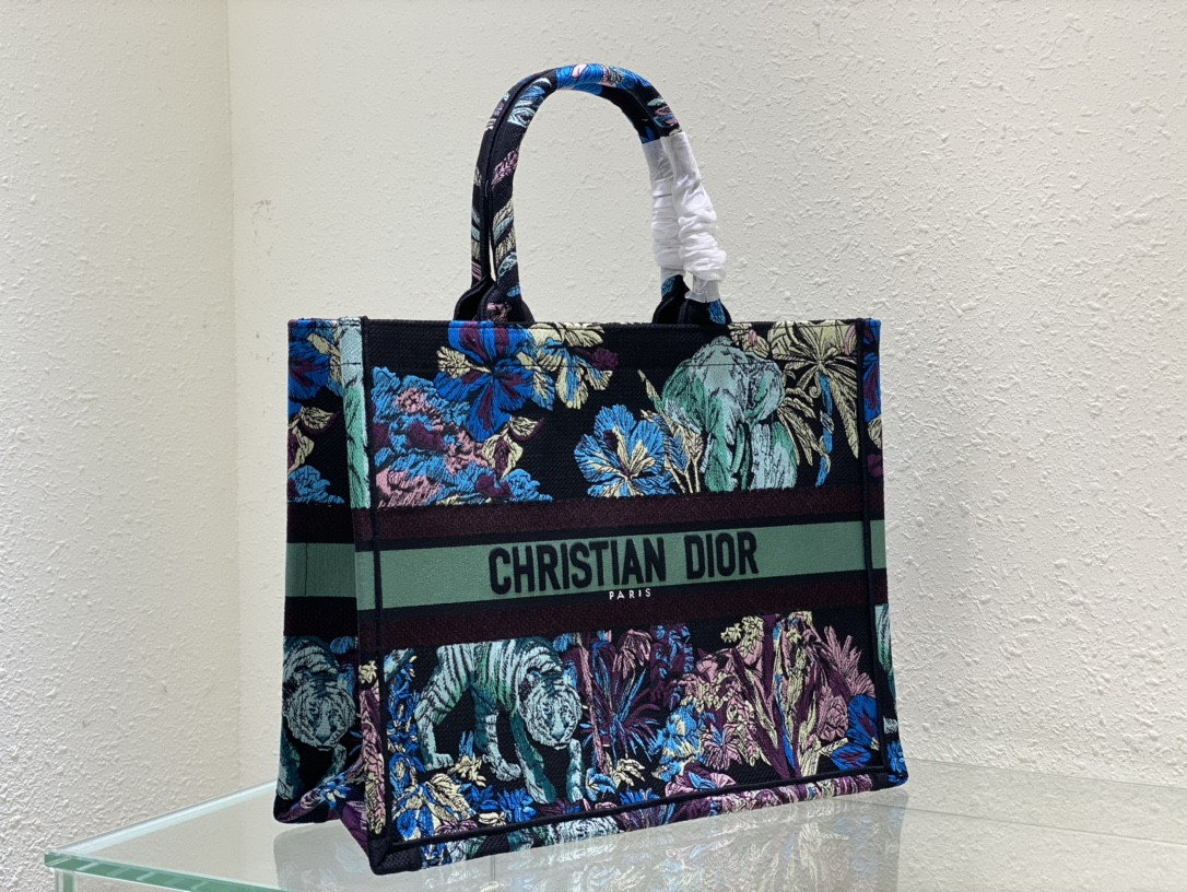 Large D10r Book Tote