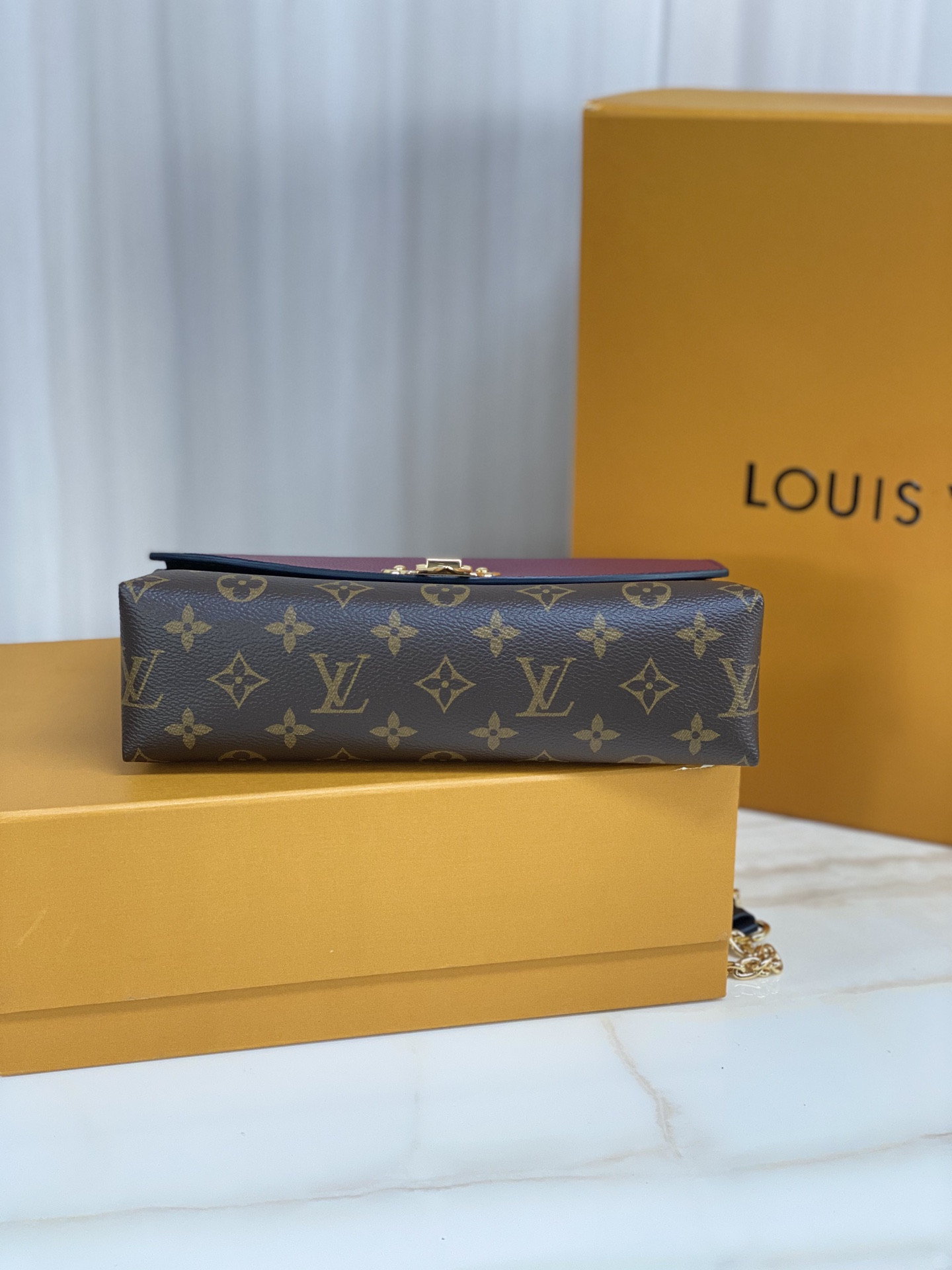 L0vis Vvtt0n Saint Placide Chain Bag