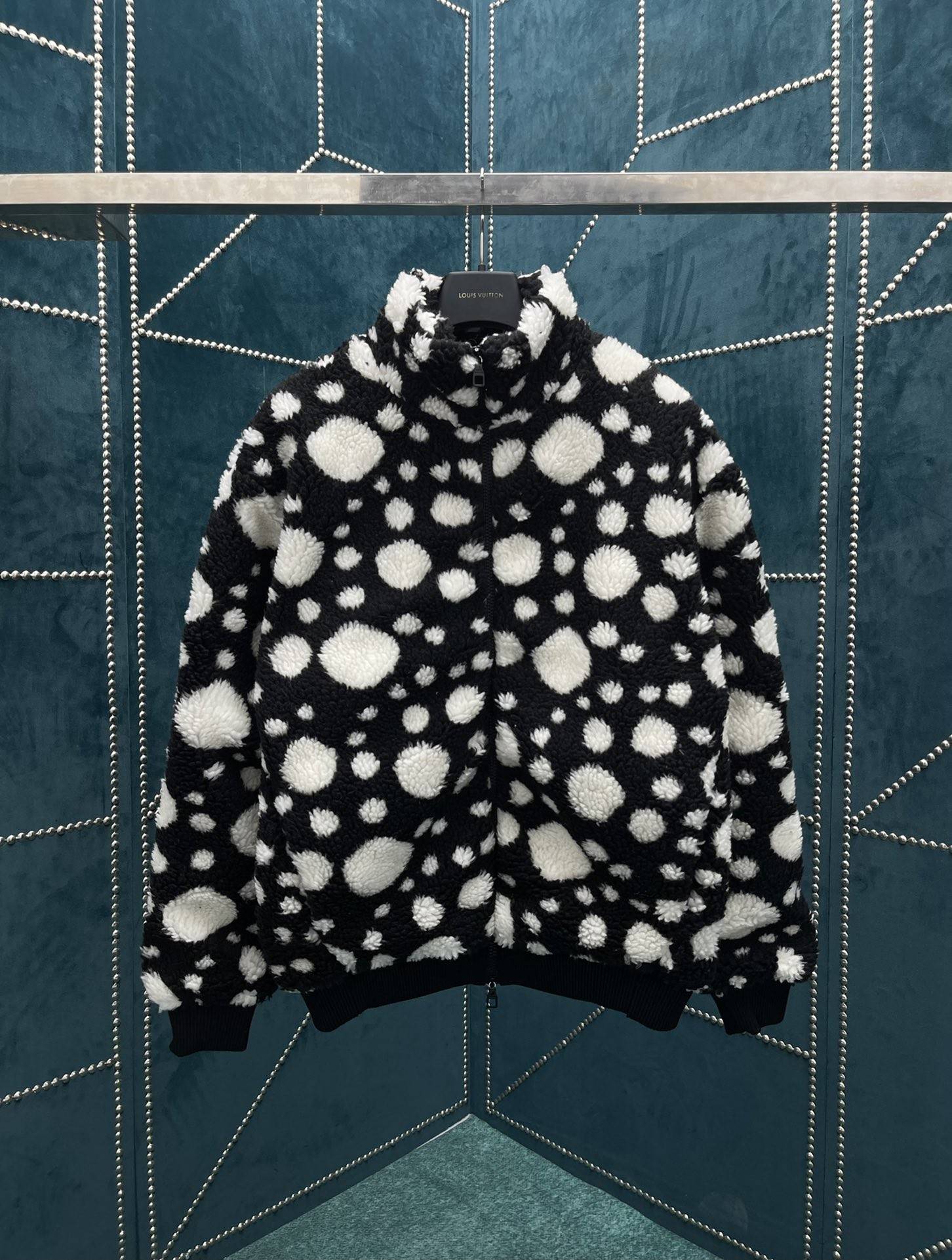 L0vis Vvtt0n  X  Yayoi Kusama collaboration belted jacket