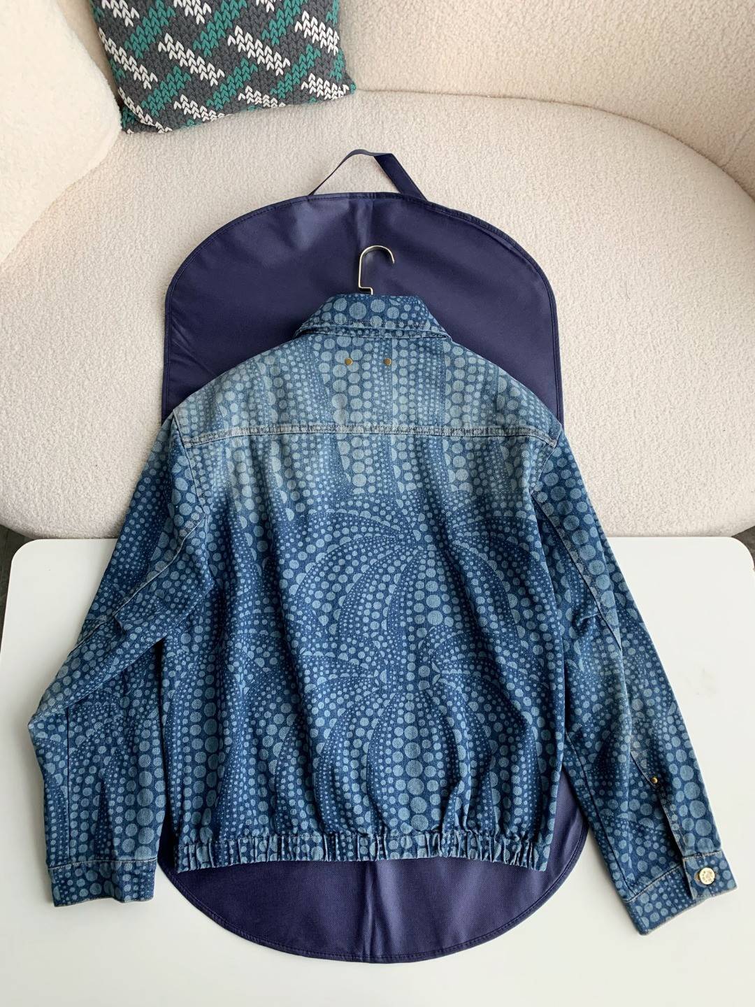 L0vis Vvtt0n Classic Logo printed all over patchwork denim jacket