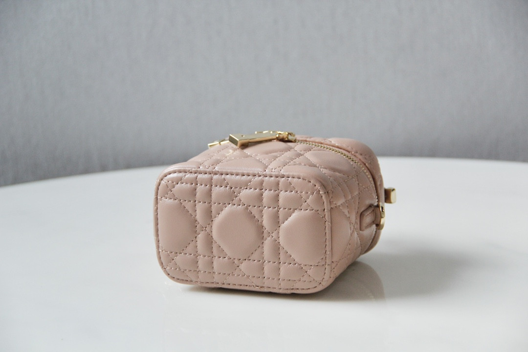 D10r Mini Travel Vanity