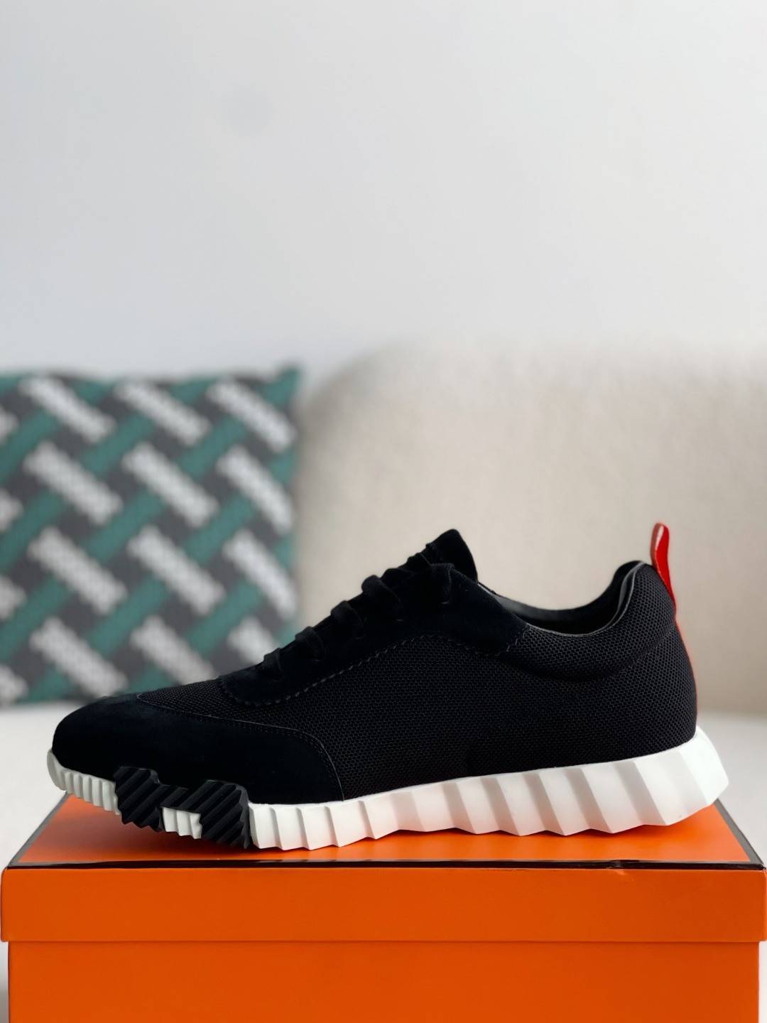 H**me5 Department sneakers