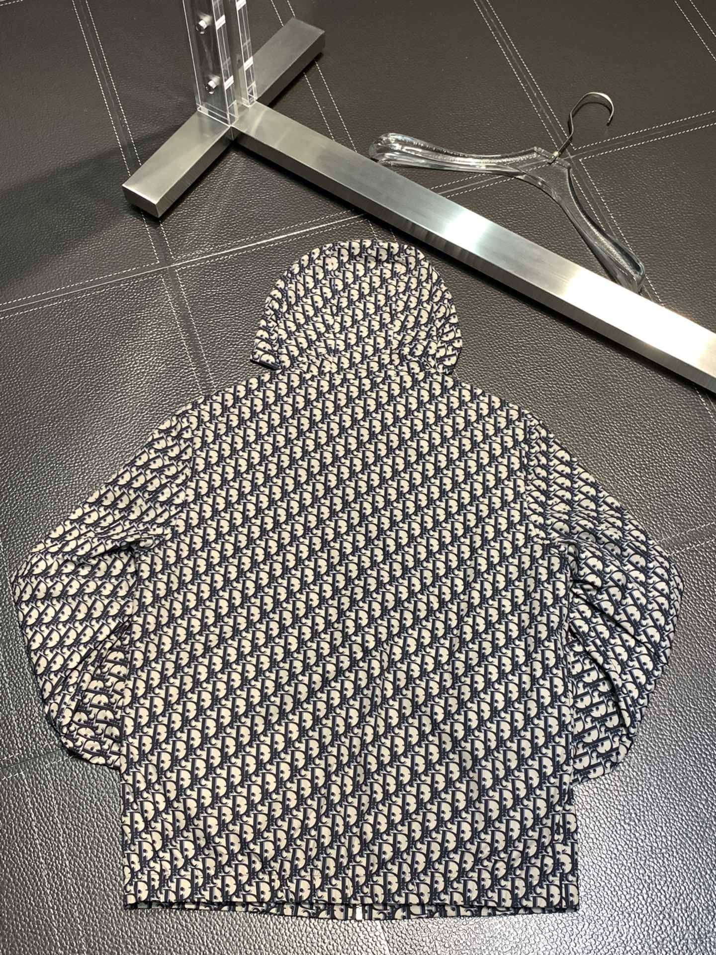 D10r hooded windbreaker jacket