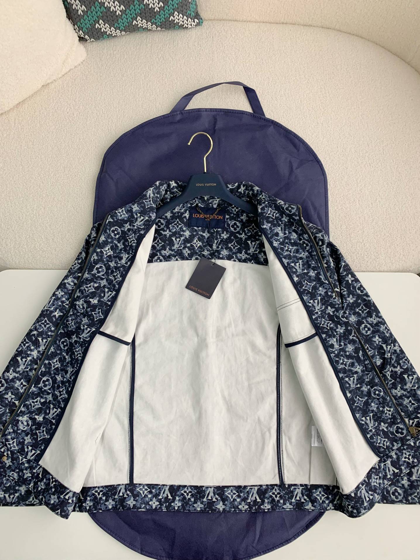 L0vis Vvtt0n Classic Logo printed all over patchwork denim jacket