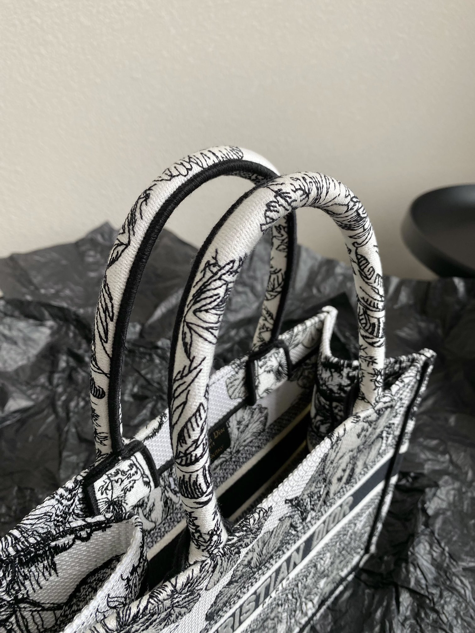 Small D10r Book Tote