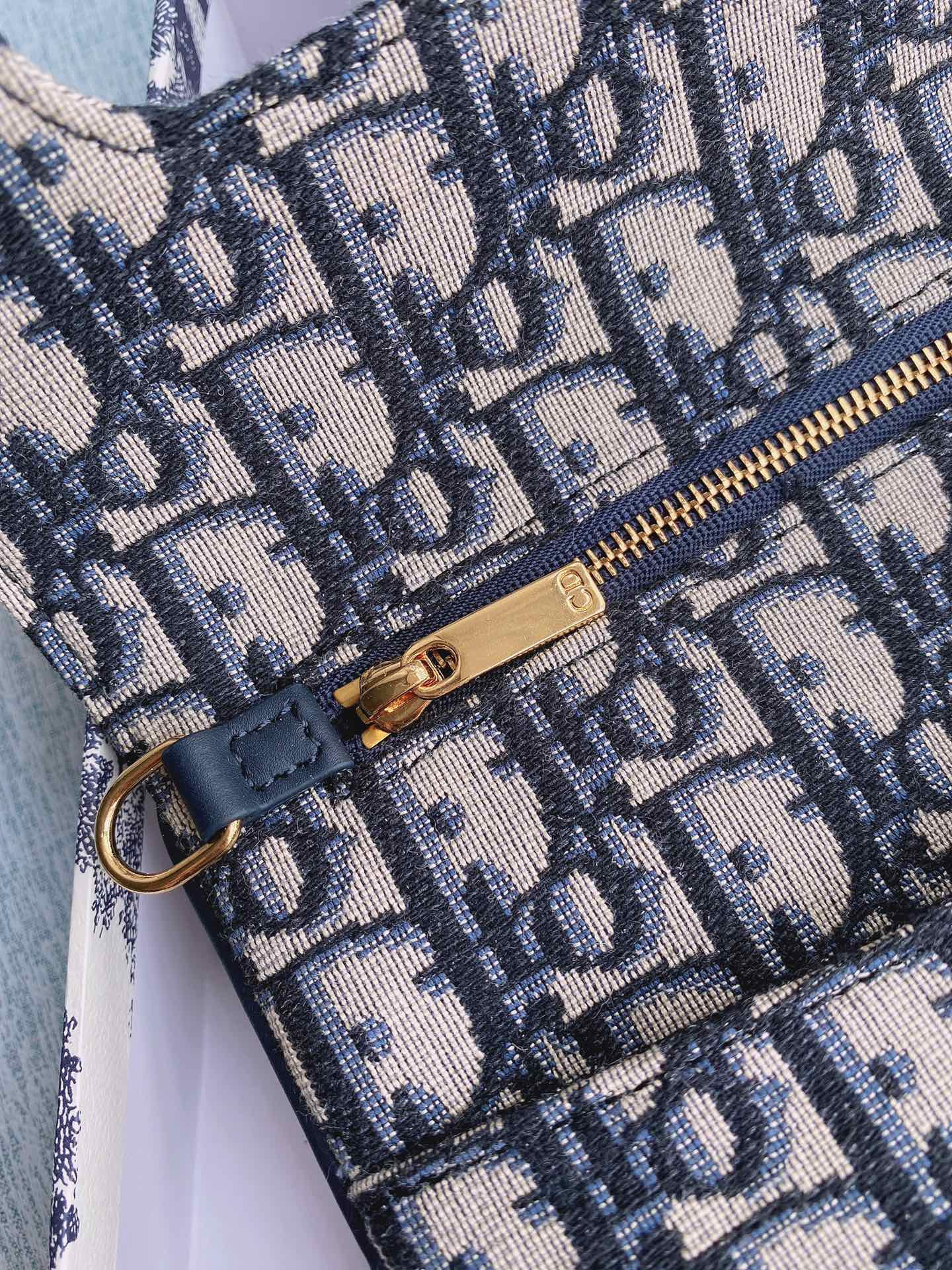 D10r Mini Travel Vanity