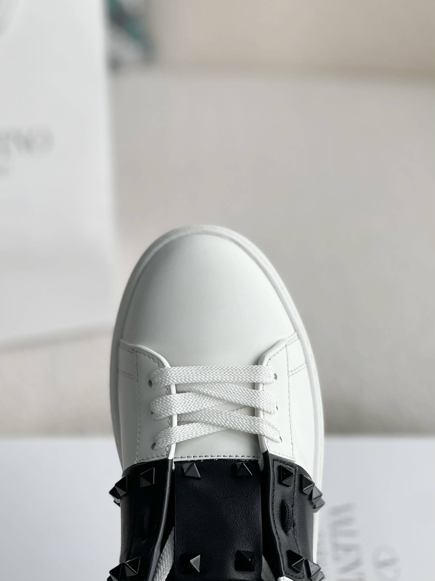 Va1e*ntin0 One Stud Sneakers