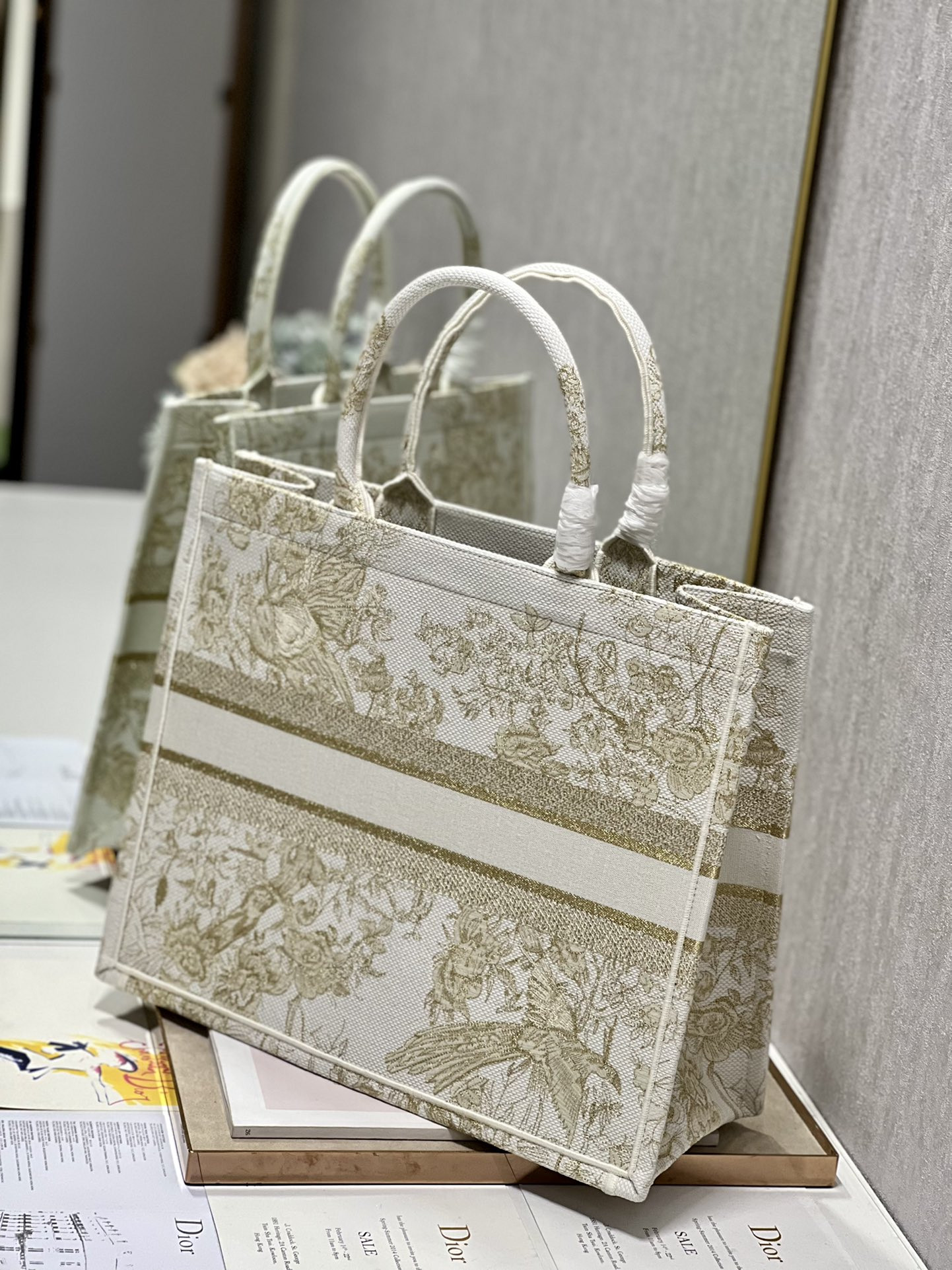 Large D10r Book Tote