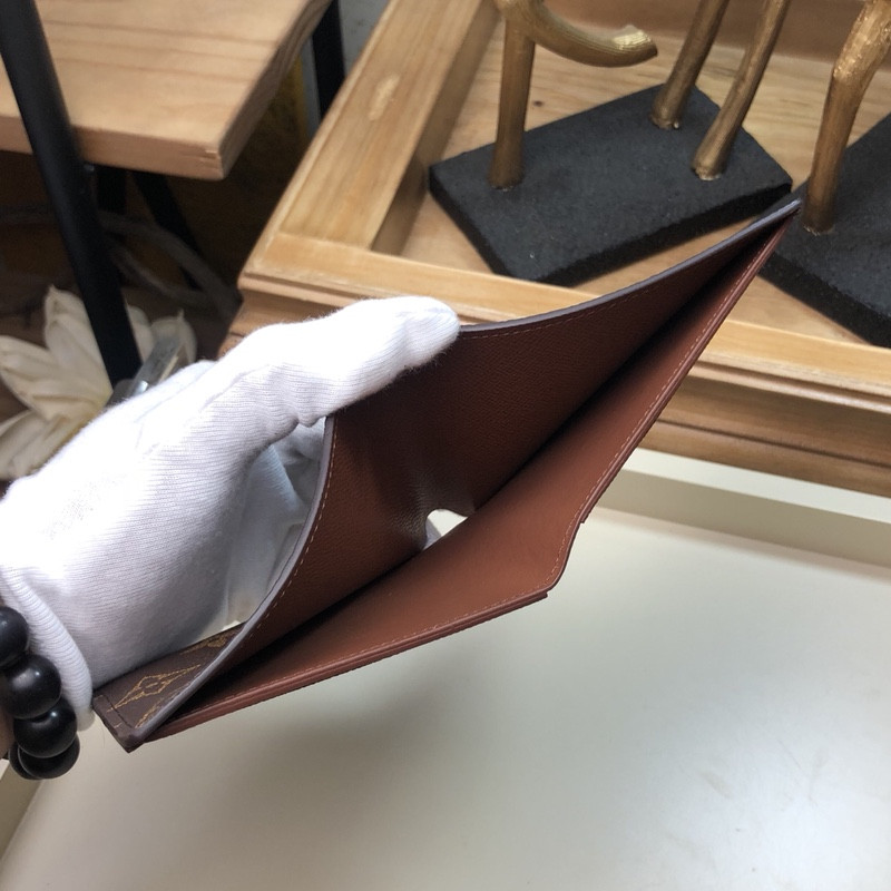 L0vis Vvtt0n Slender Id Bag