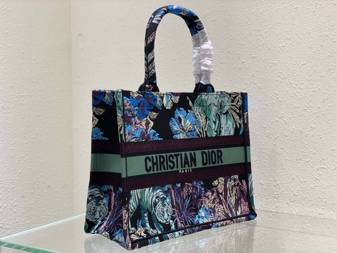 Large D10r Book Tote