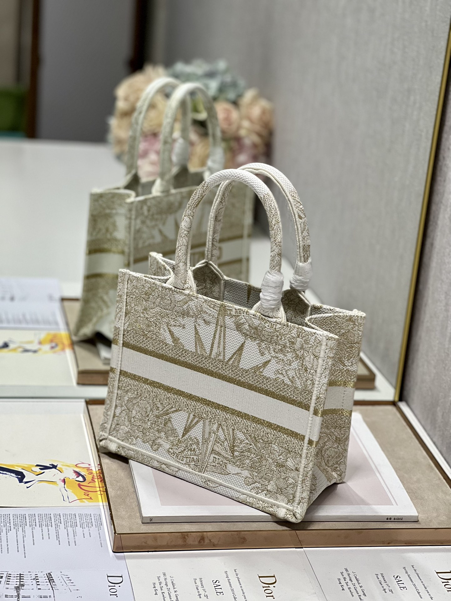 Small D10r Book Tote