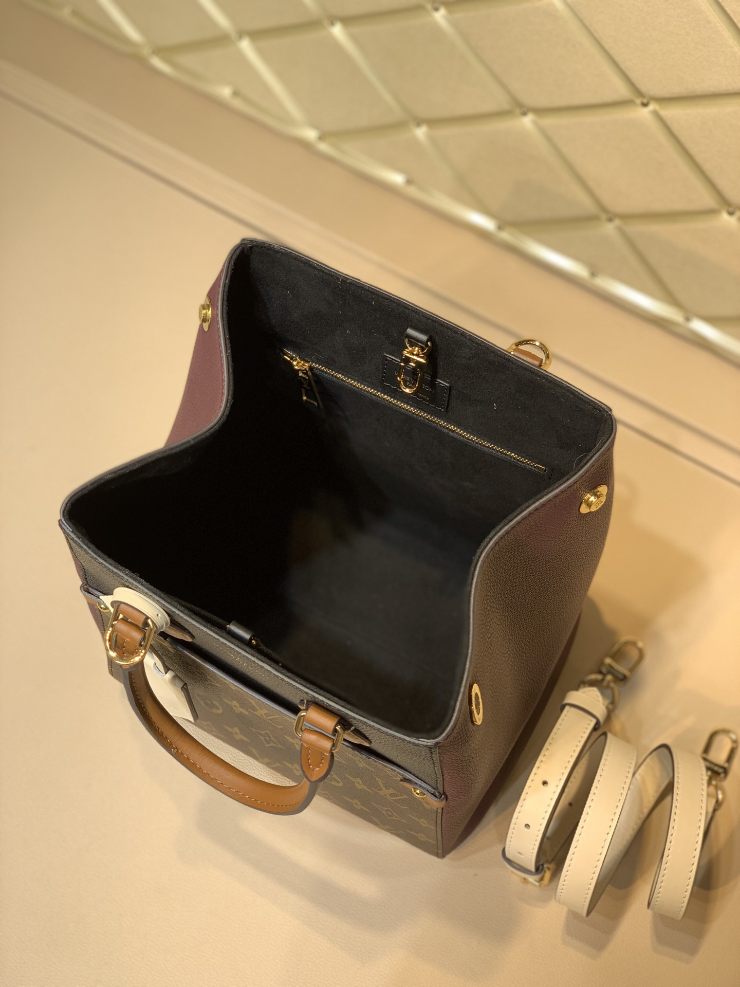 L0vis Vvtt0n Fold Tote Bag