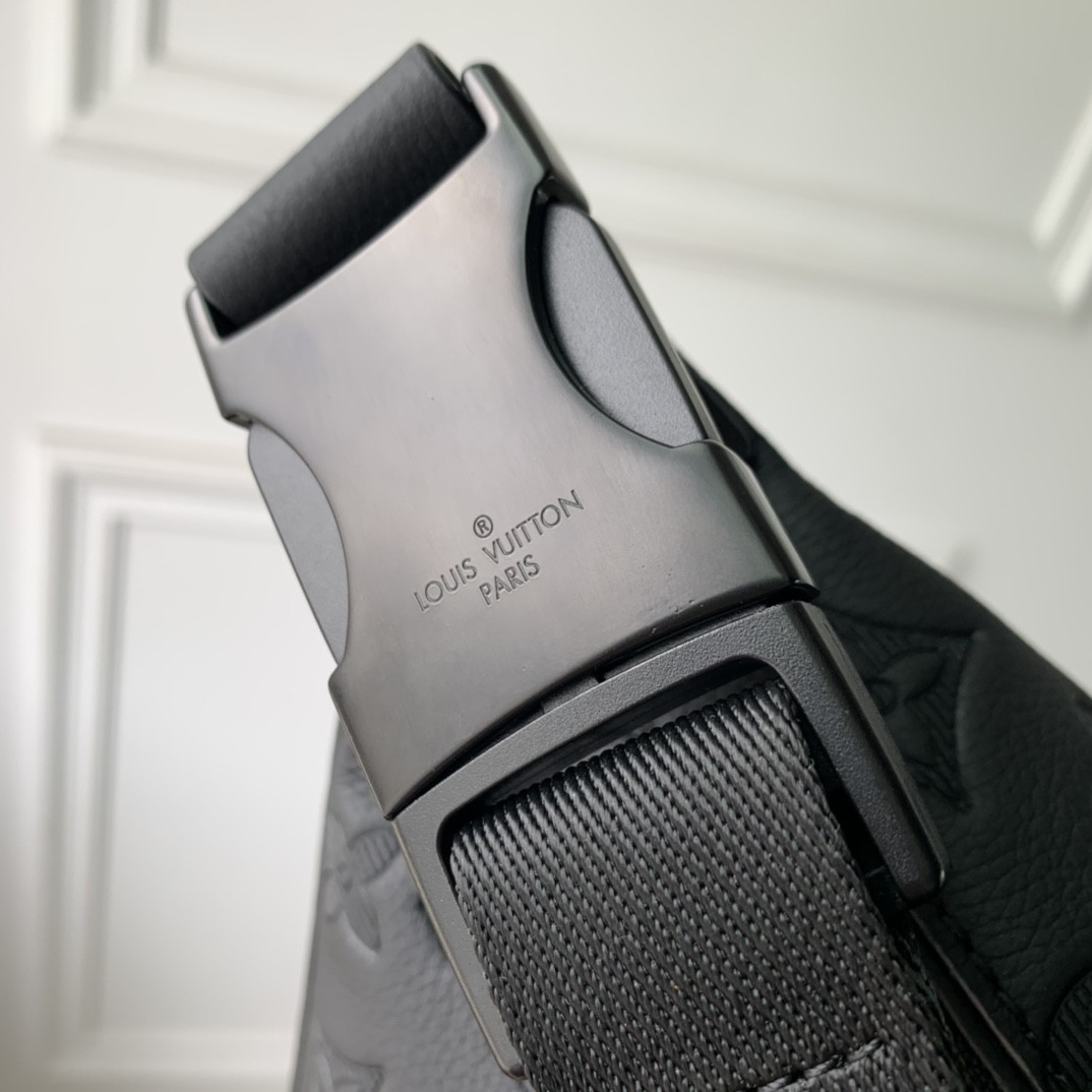 L0vis Vvtt0n Discovery Bag