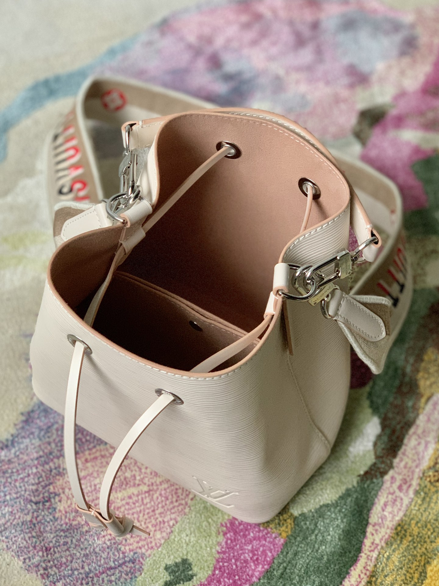 L0vis Vvtt0n Néonoé Bag