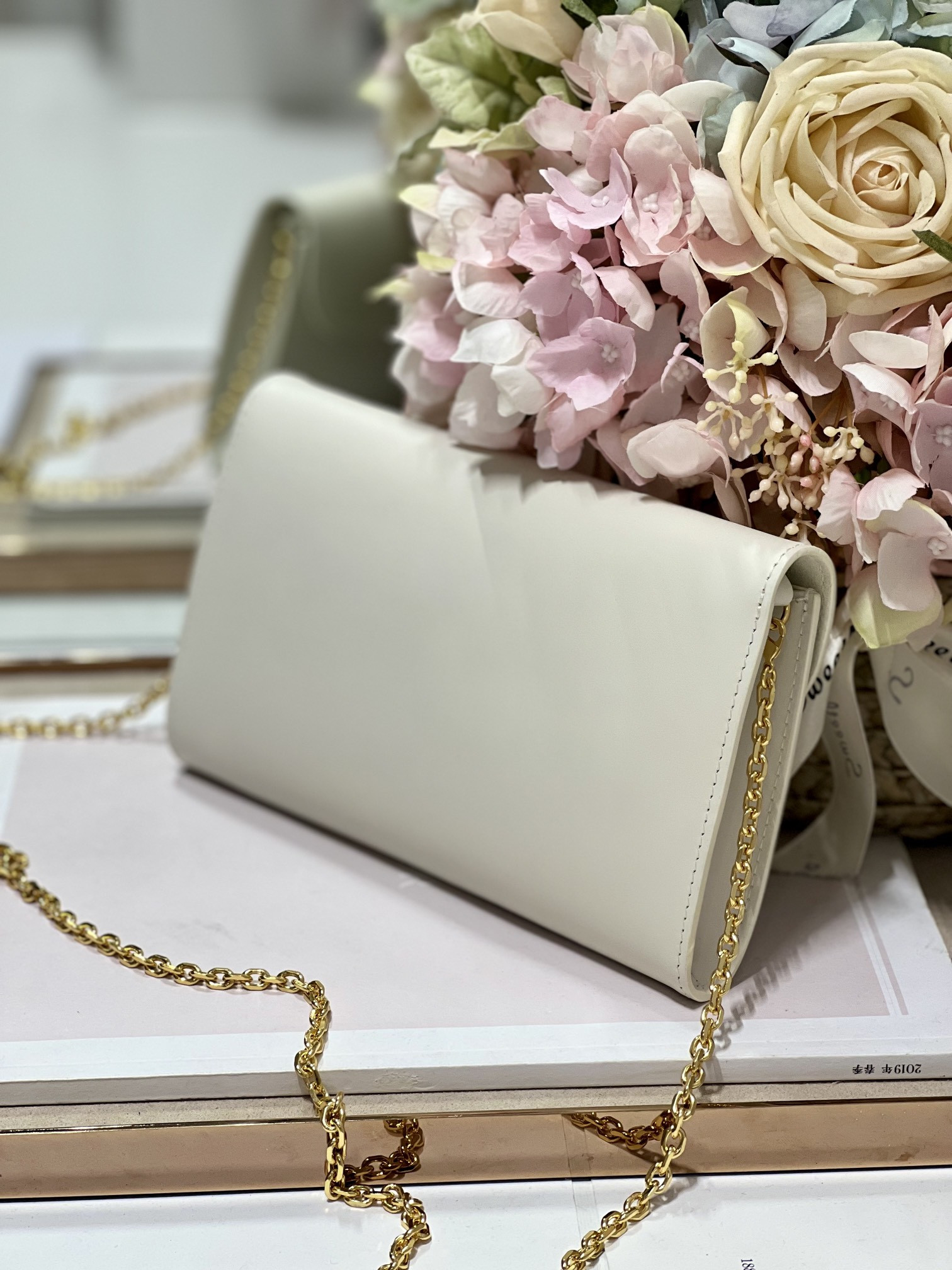 D10r Bobby East-west Pouch With Chain