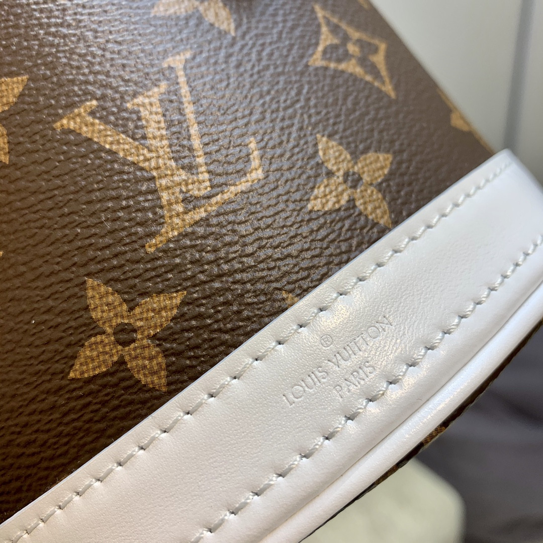 L0vis Vvtt0n Nano Bucket Bag