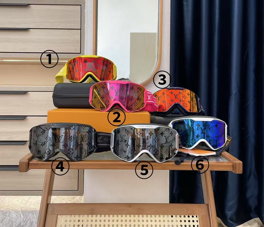 L0vis Vvtt0n's new ski goggl es