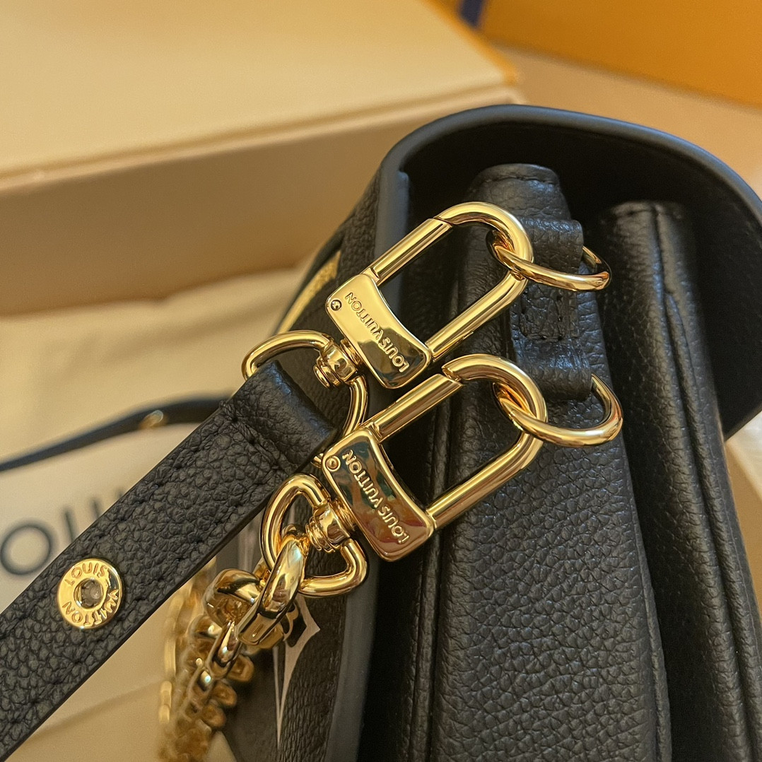 L0vis Vvtt0n Pochette Métis East West Bag