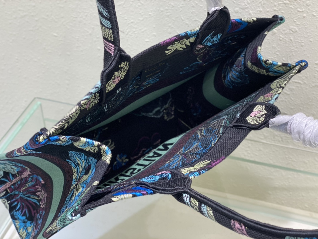 Large D10r Book Tote