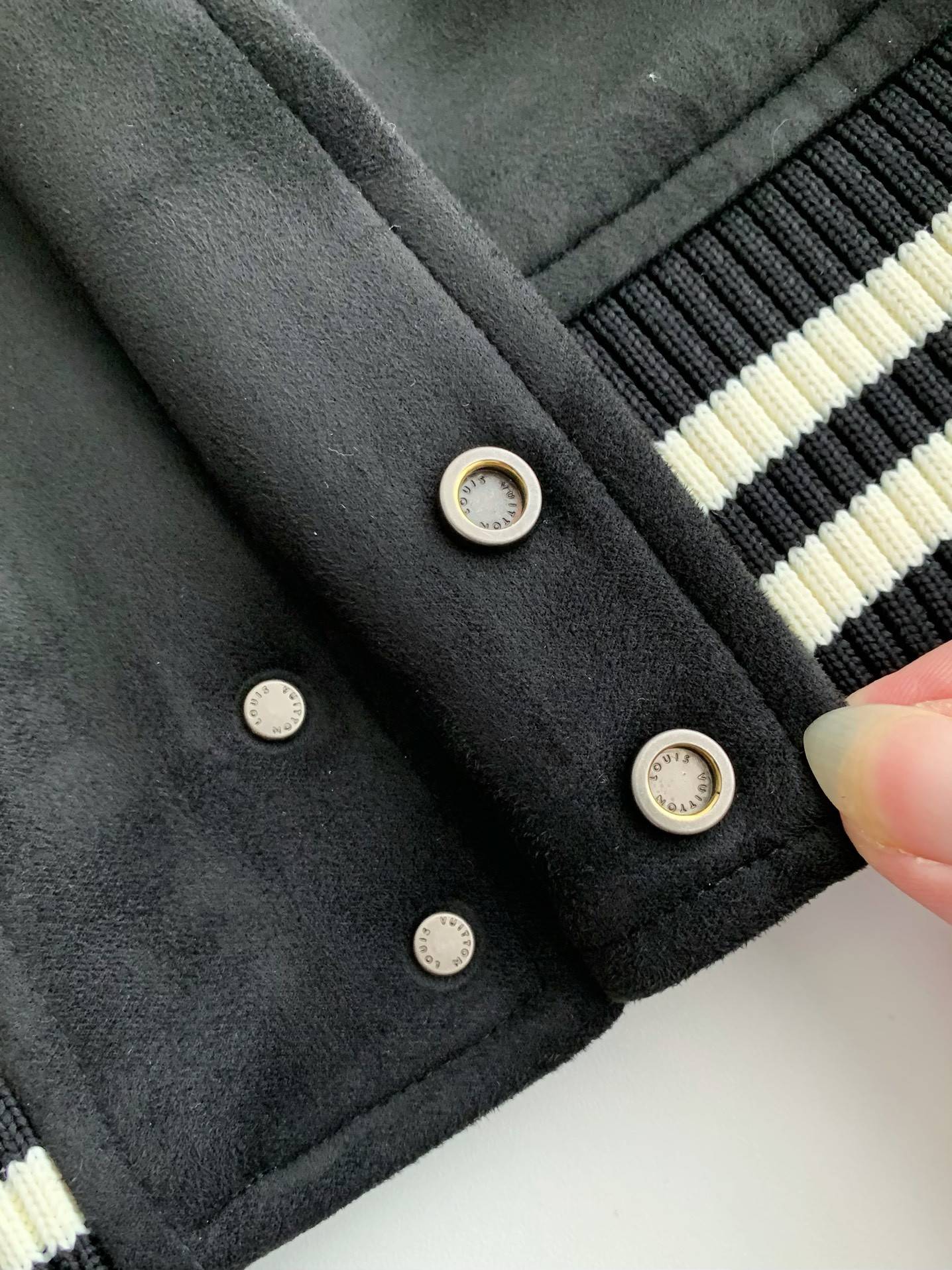 L0vis Vvtt0n  Jackets