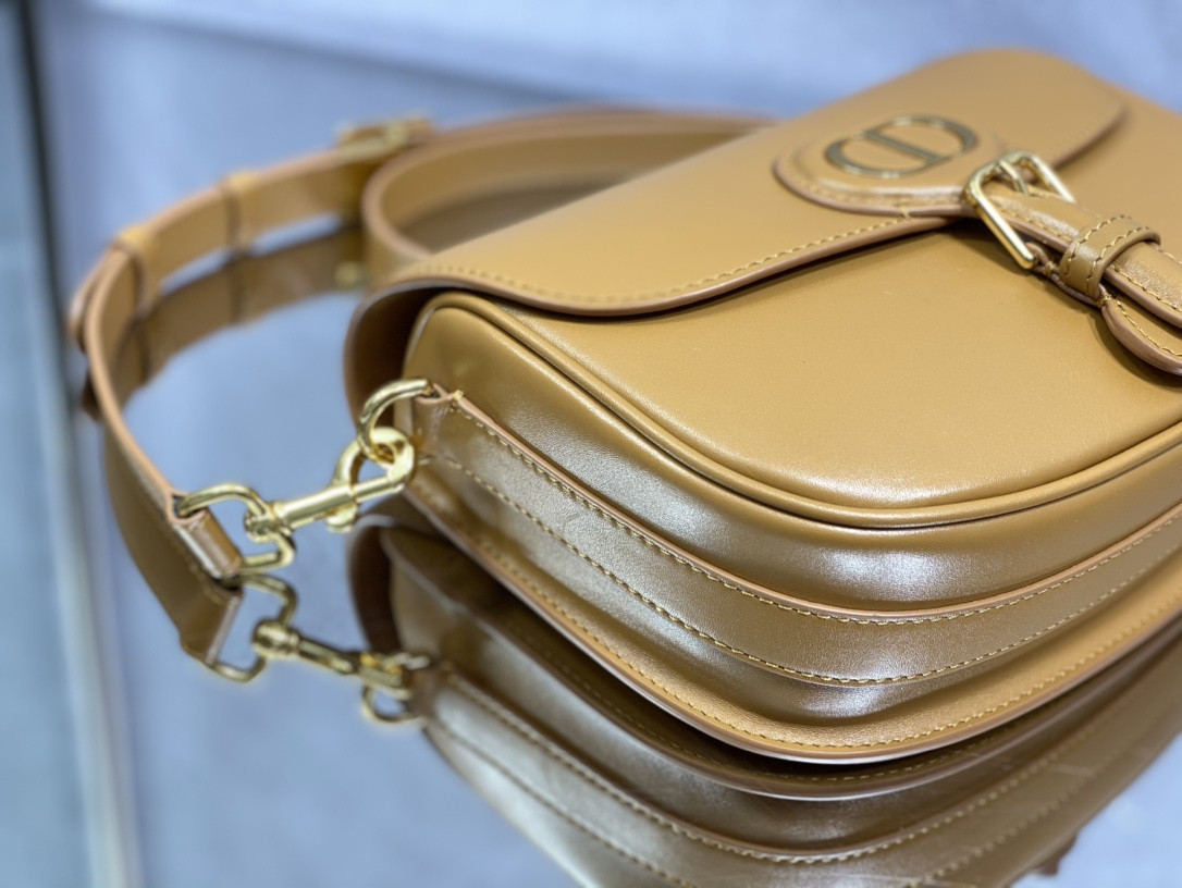 Medium D10r Bobby Bag