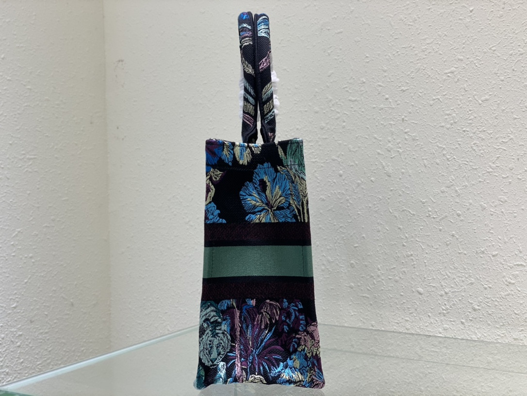 Large D10r Book Tote