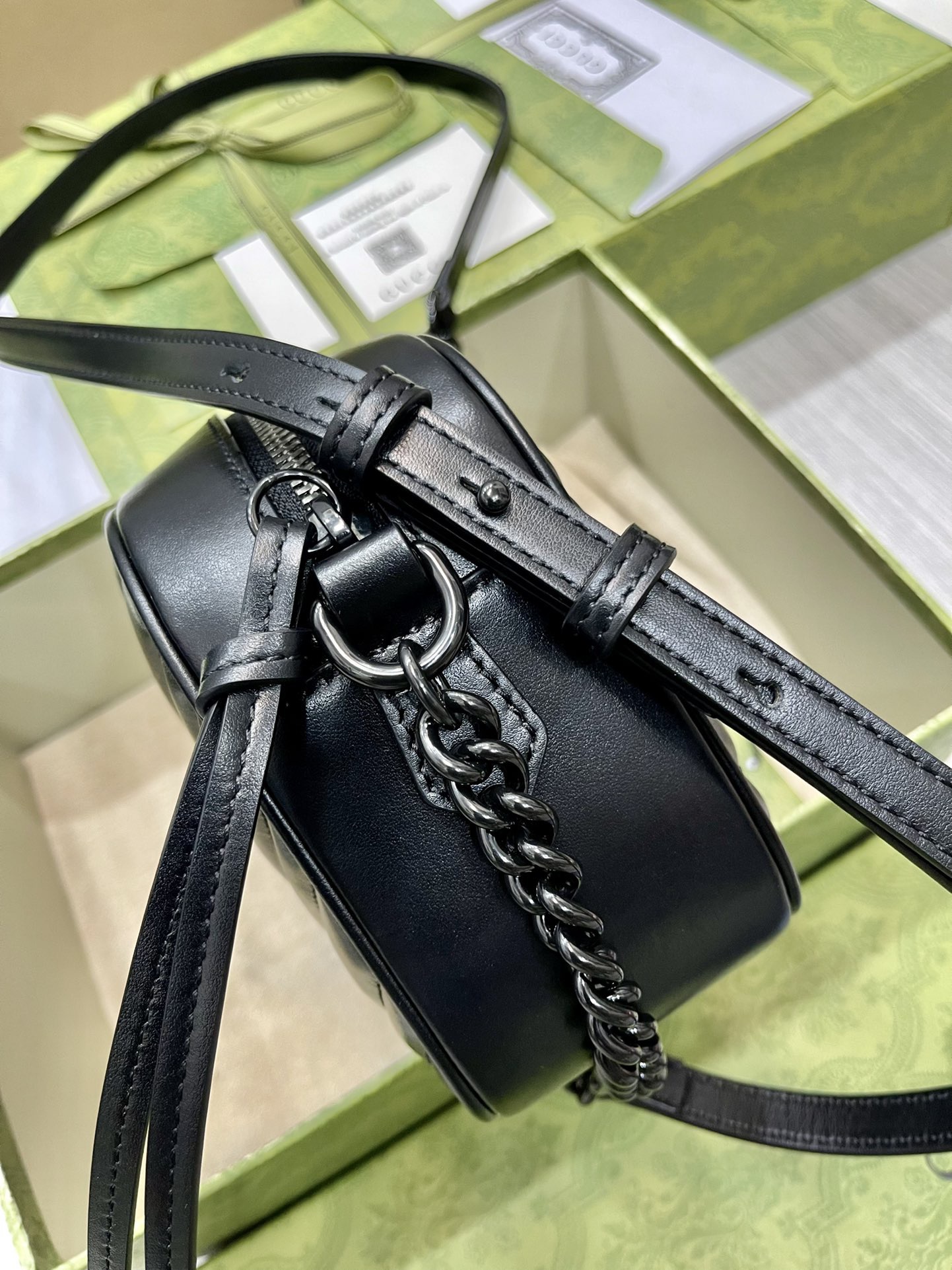 Gvc*1 Marmont series model number: 447632 Size: 24*13*7cm