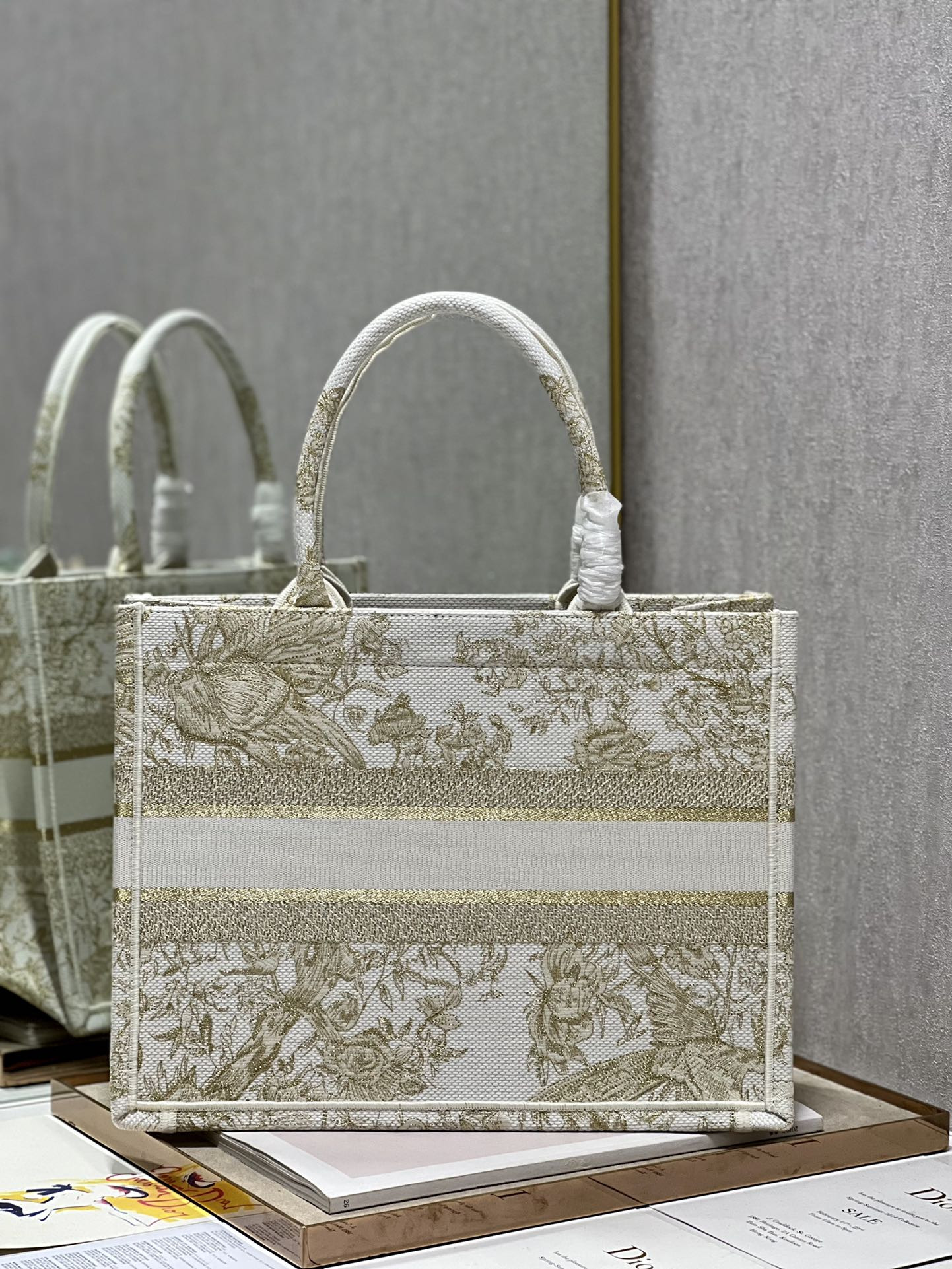 Medium D10r Book Tote