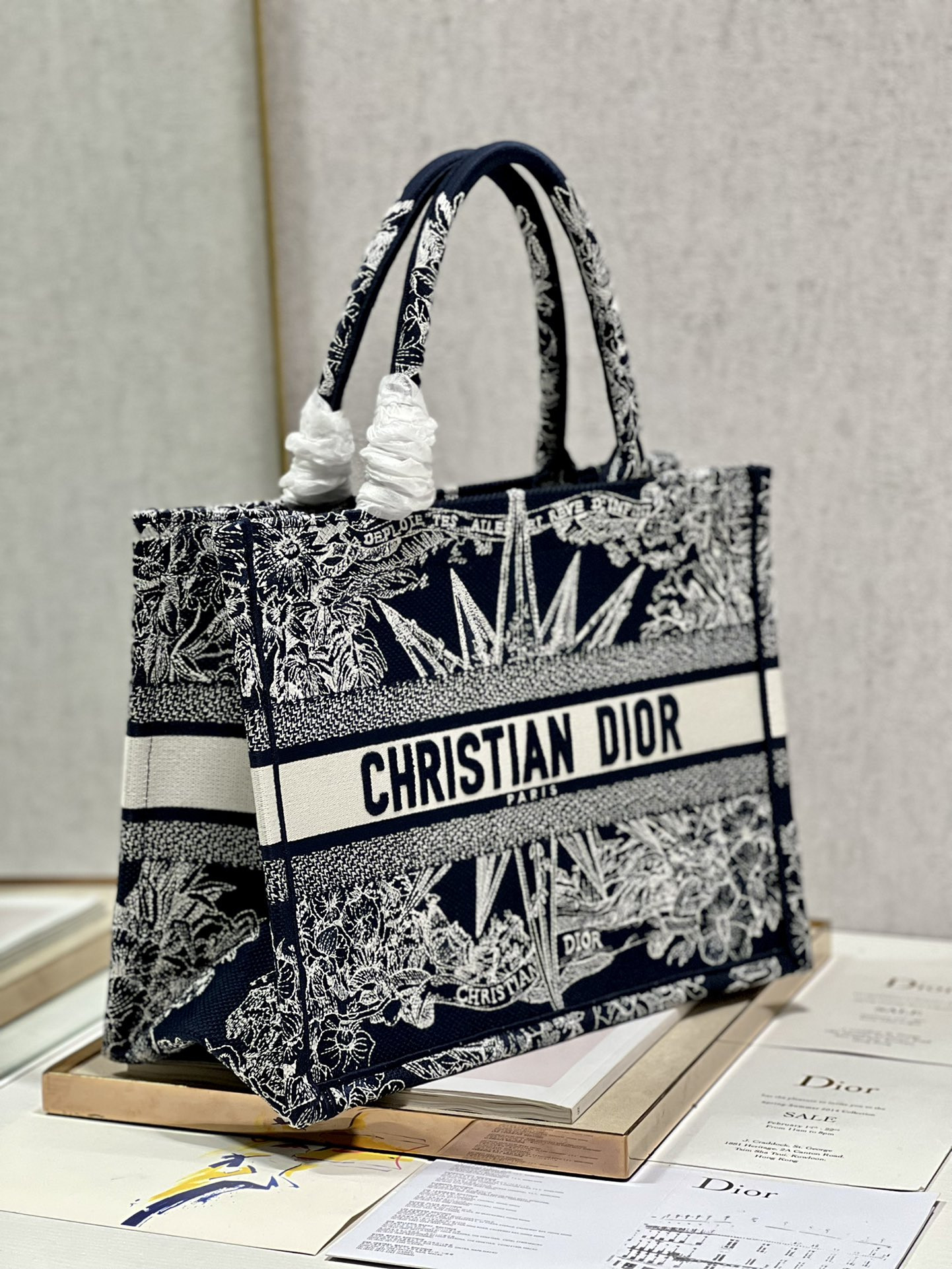 Medium D10r Book Tote