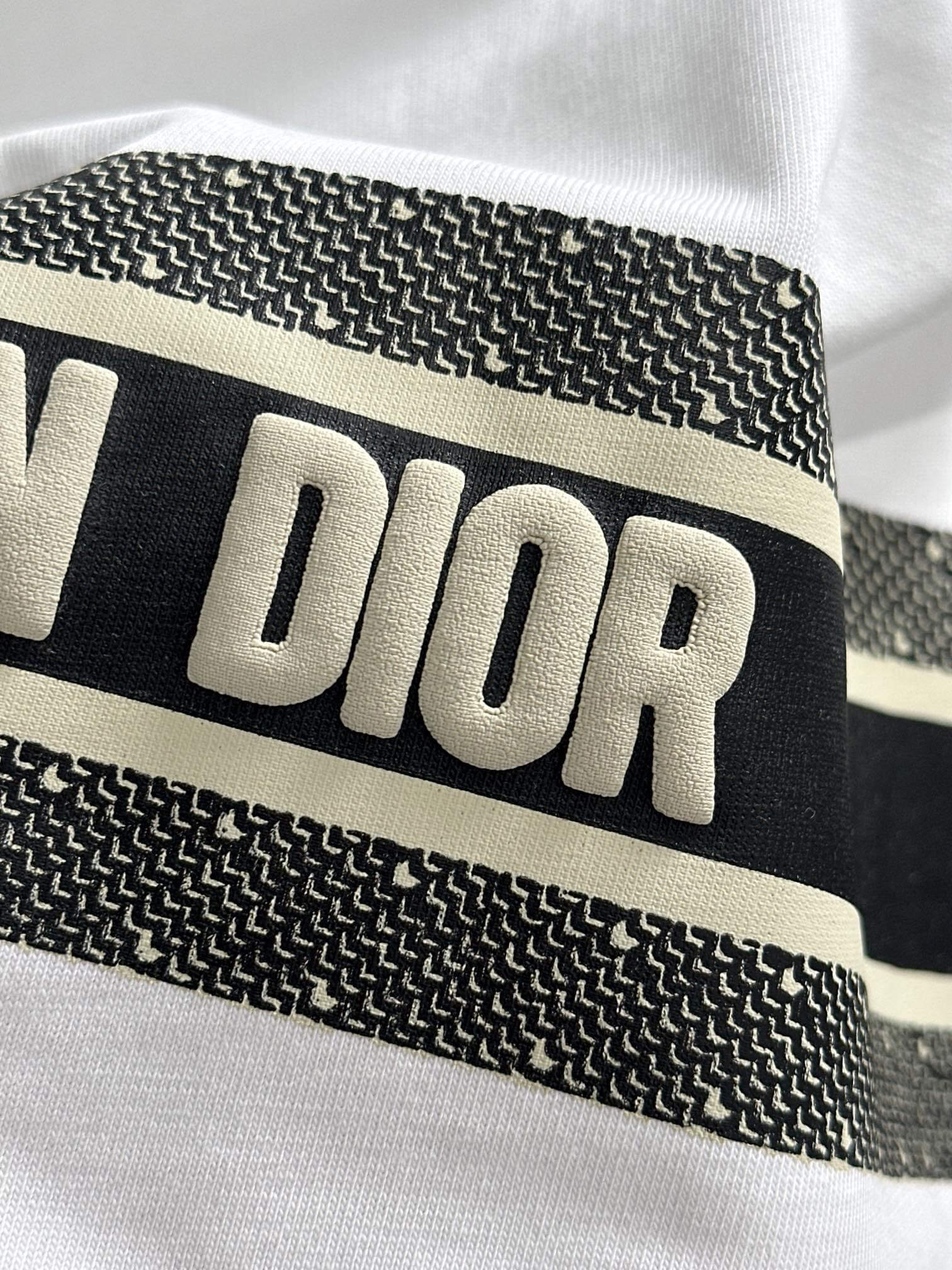 Classic Pattern Embroidery T Shirt