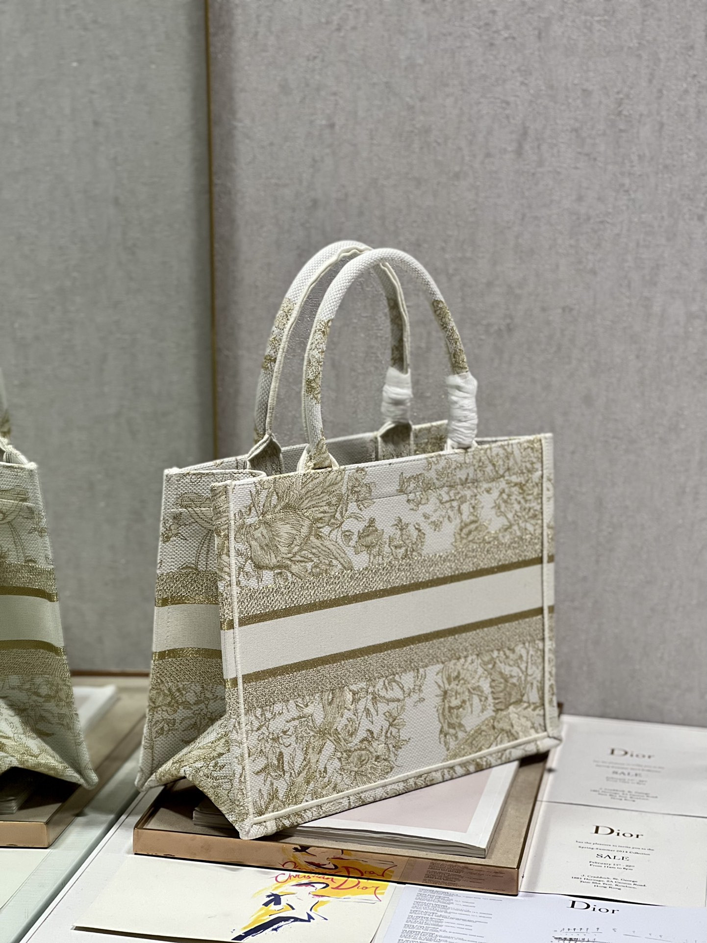 Medium D10r Book Tote