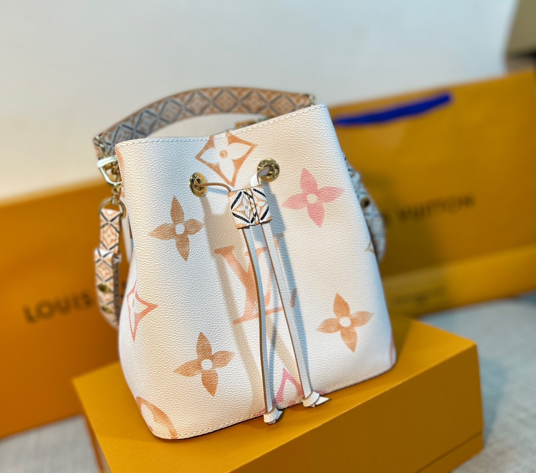 L0vis Vvtt0n Néonoé Bag