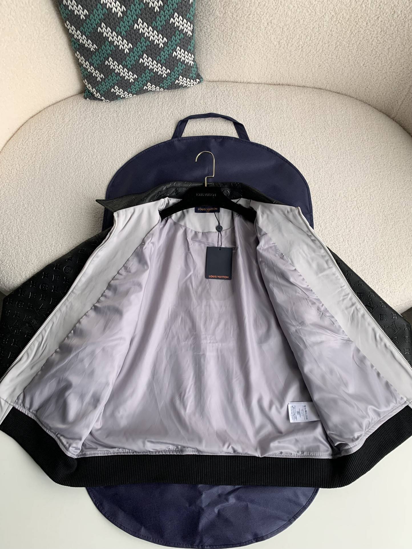 L0vis Vvtt0n  Jackets